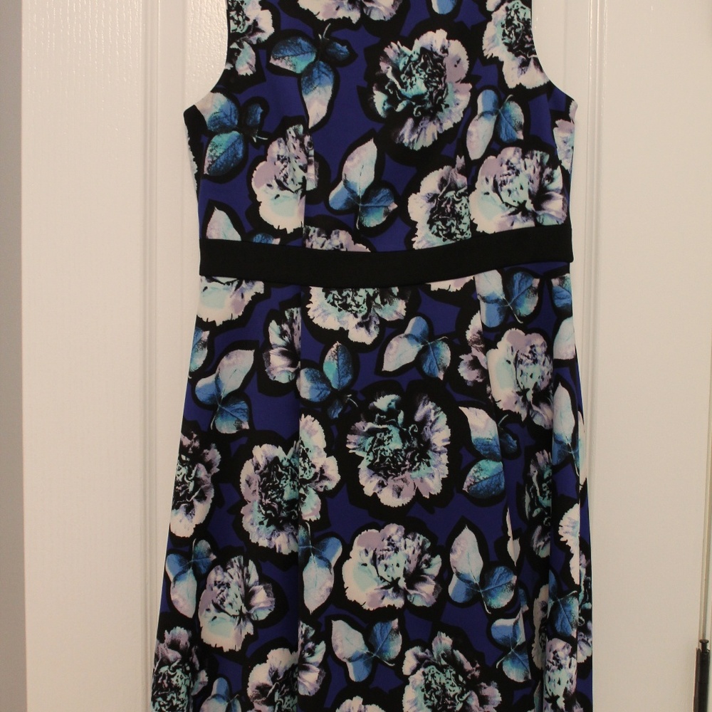 Nine West Size 8 blue floral cocktail dress